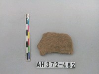 藏品(灰褐色細砂陶片)的圖片